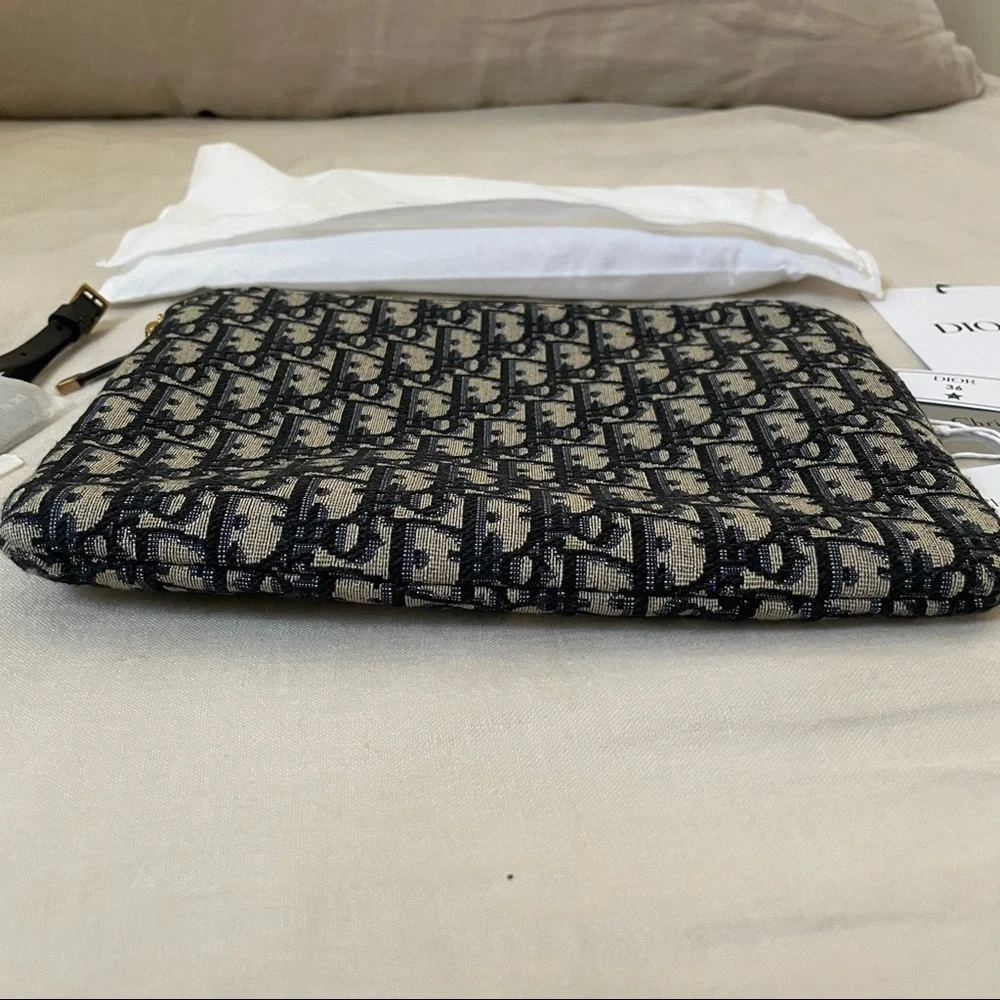 Dior Travel Pouch - Picture 3 of 6